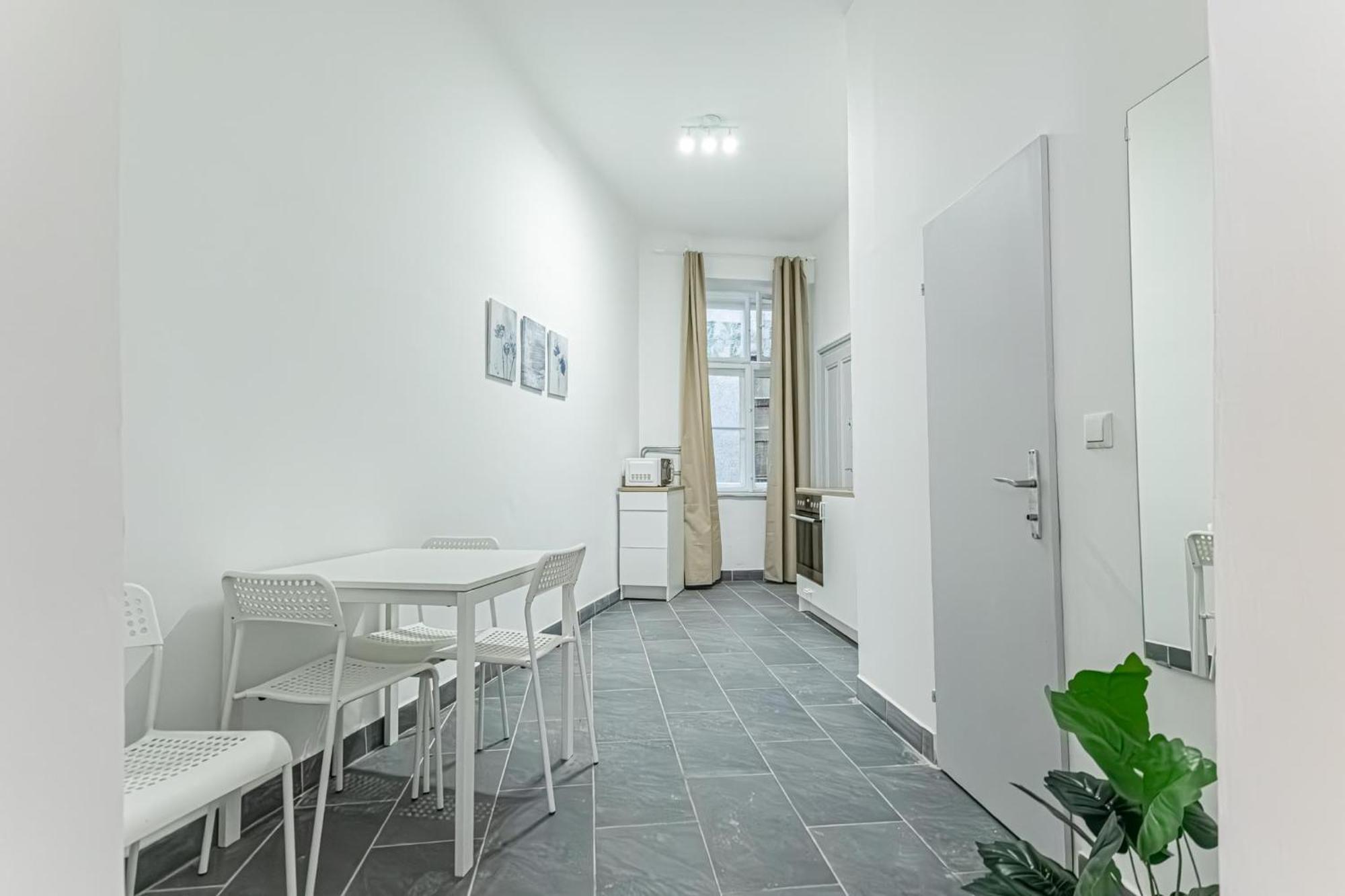 Lovely 1br In Prime Location Of Viena