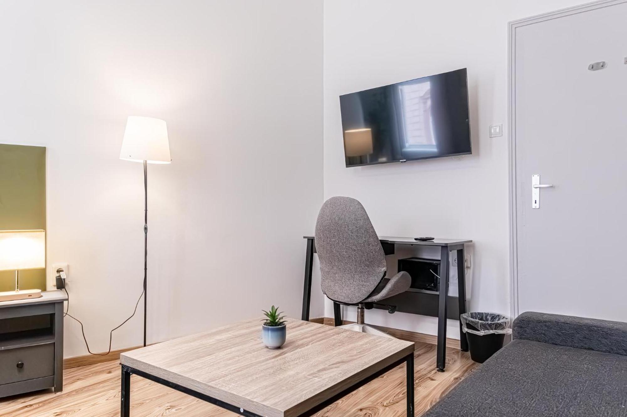 Lovely 1br In Prime Location Of Viena